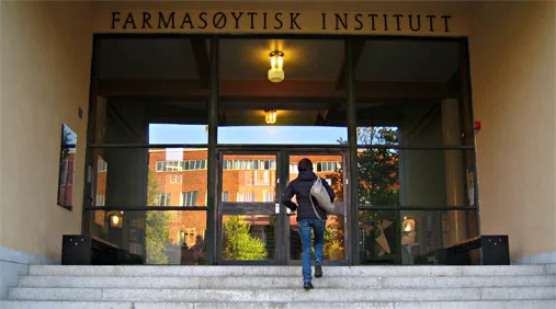 Inven2 støtter industrisatsningen på farmasøytisk institutt med en halv million